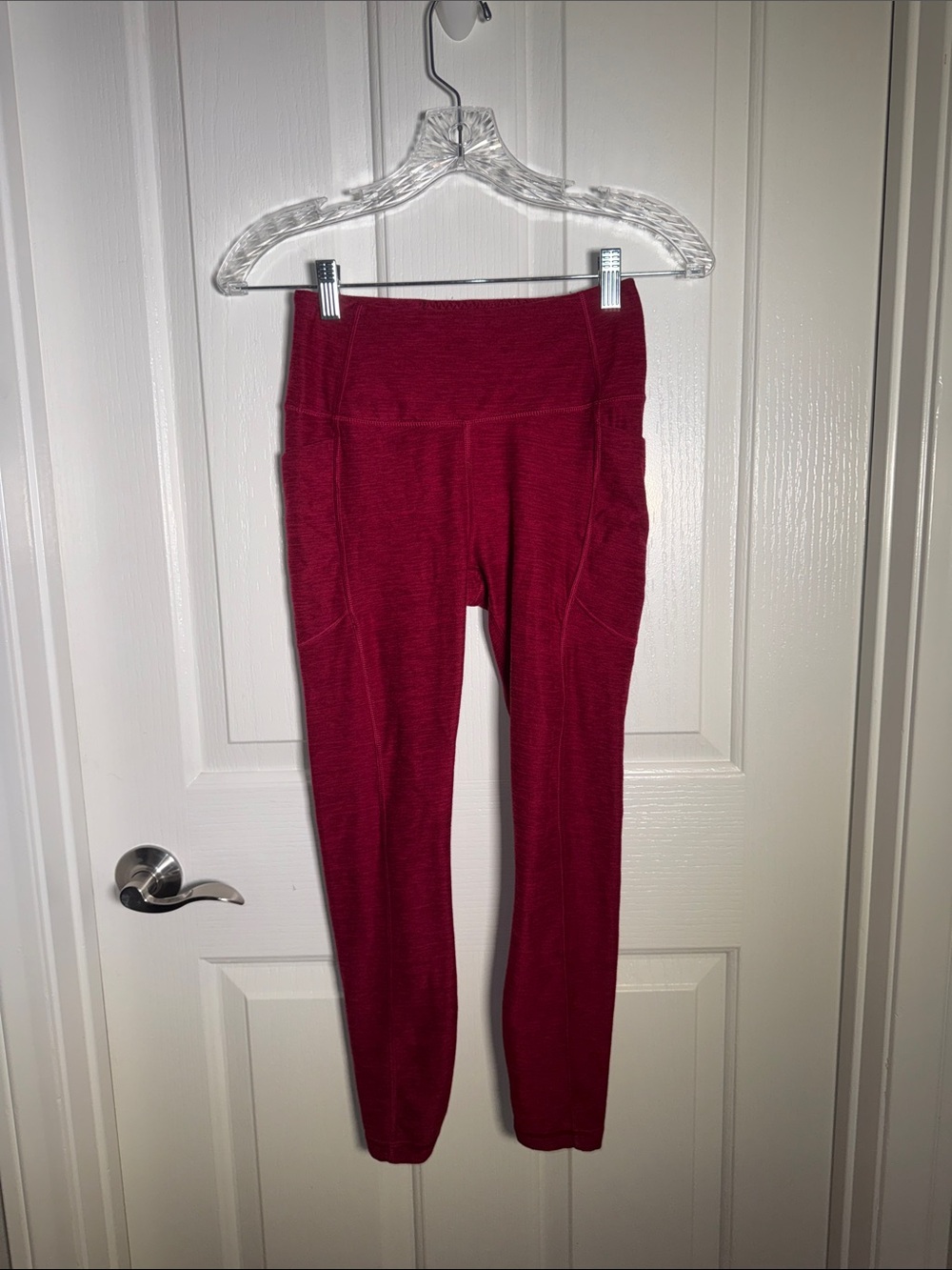 Victoria's Secret On Point Flow Capri Leggings in Maroon Red - Size XS